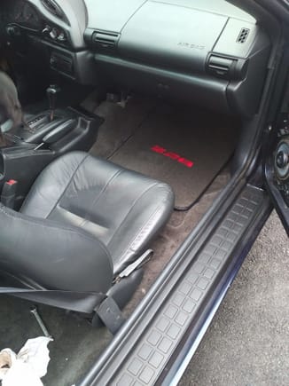 The seats/dash almost look blue in comparison to the carpet?