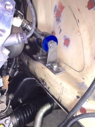Torque strap bolts to driver's side head