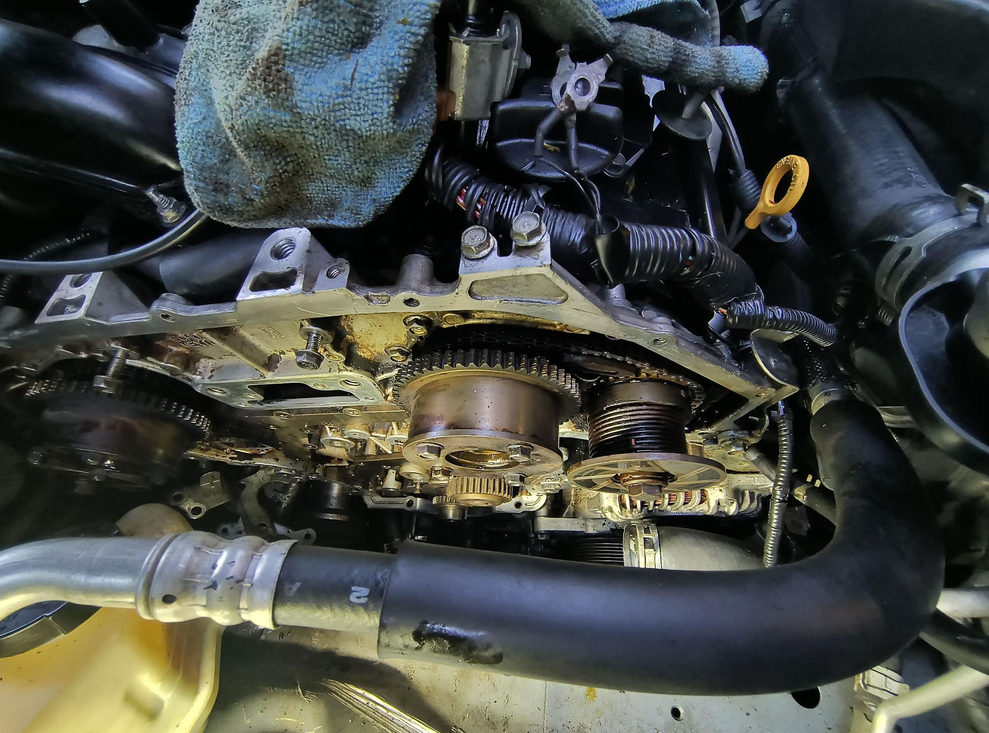 Position of intake cam gear with chain marks parallel to the cylinder angle.