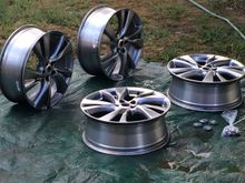 Rims off a 2013 infinite qx70 suv.