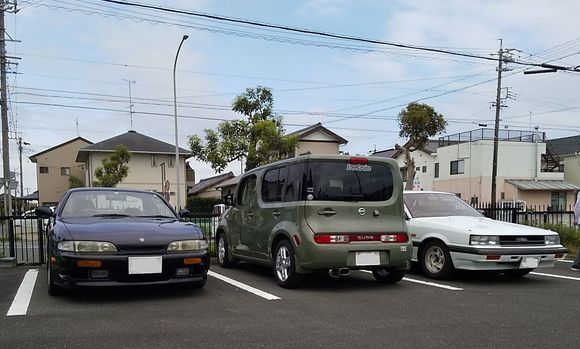 友達のシルビアとキューブとスカイライン