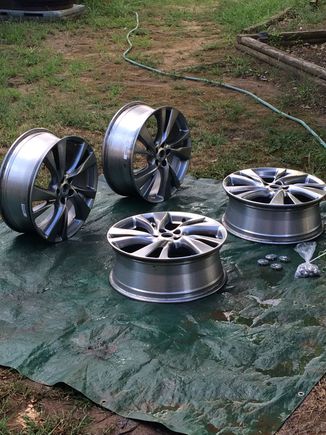 Rims off a 2013 infinite qx70 suv.