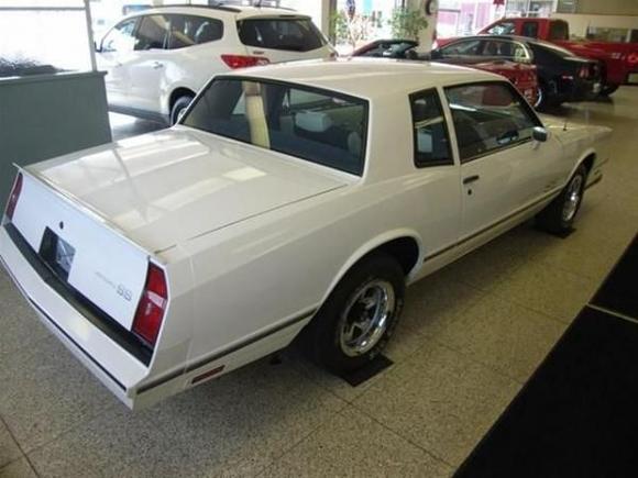 Rear side panel