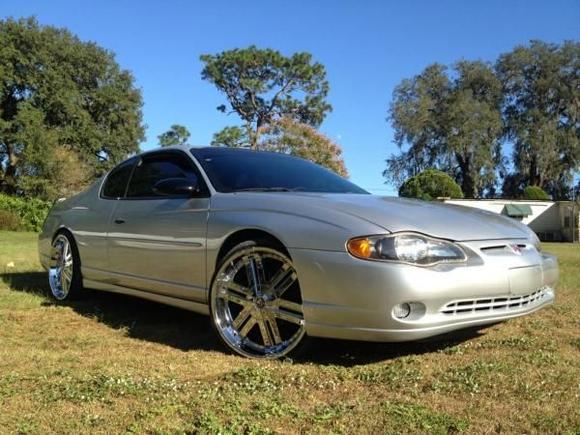 New 22"  rims with 235/30/22 Flaken