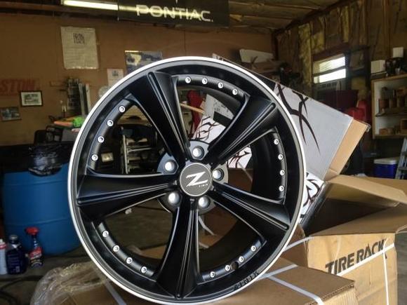 New Wheels! 18" Zinik Z32