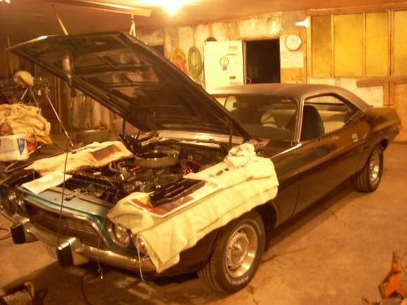 DSCN0982
 More engine bay crap.