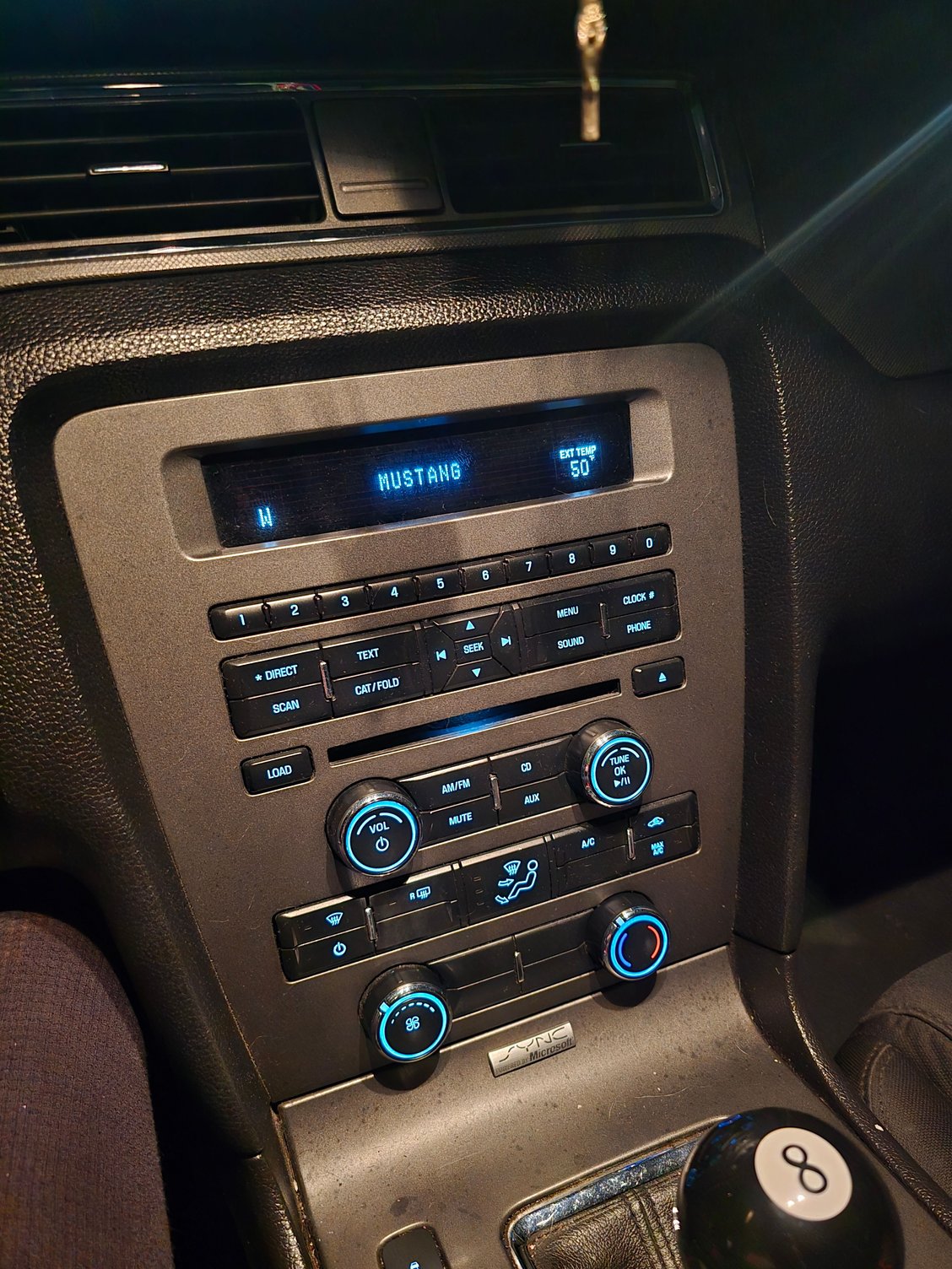 This is the oem stereo. Its the one that doesn't have navigation.