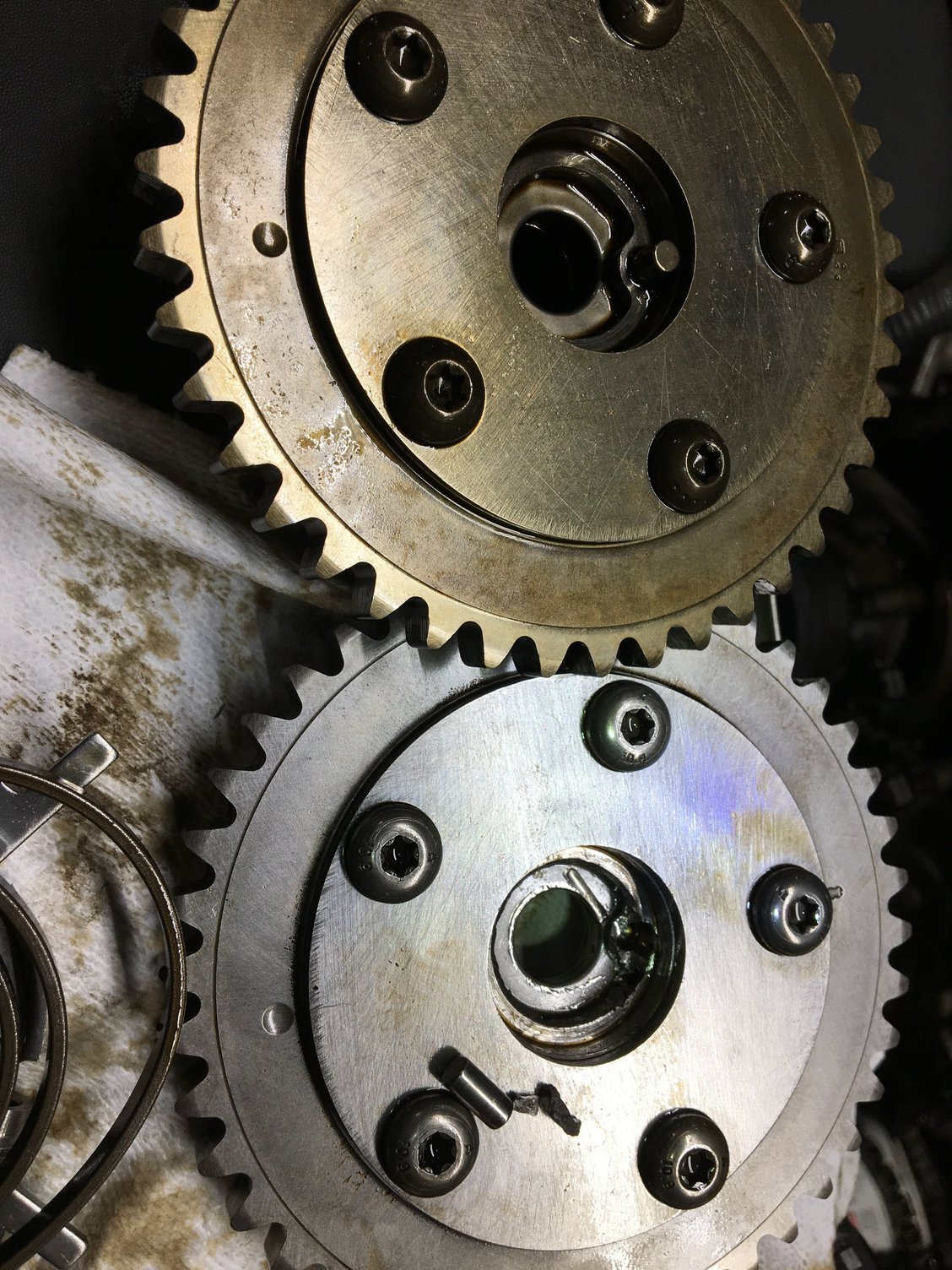 Left cam reluctor wheel