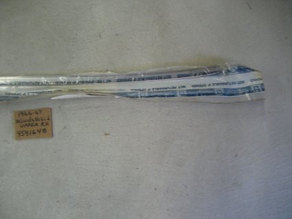 NOS 1966-67 Pontiac GTO upper right windshield Mld