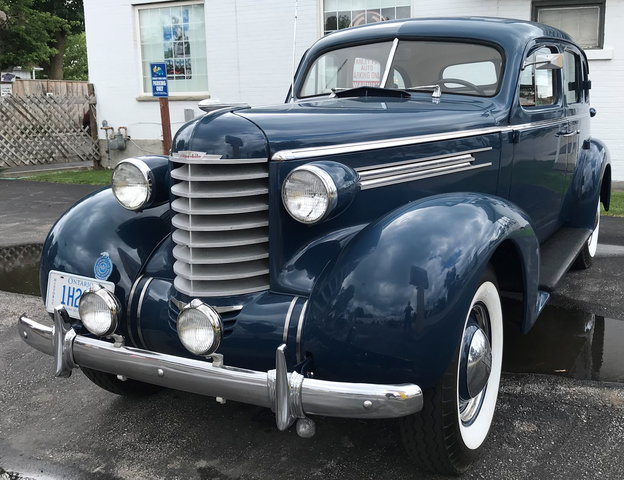 1937 Oldsmobile F37 Touring Sedan with Trunk