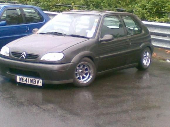 mini wheels on a saxo.... the nutter lol
looks cool though