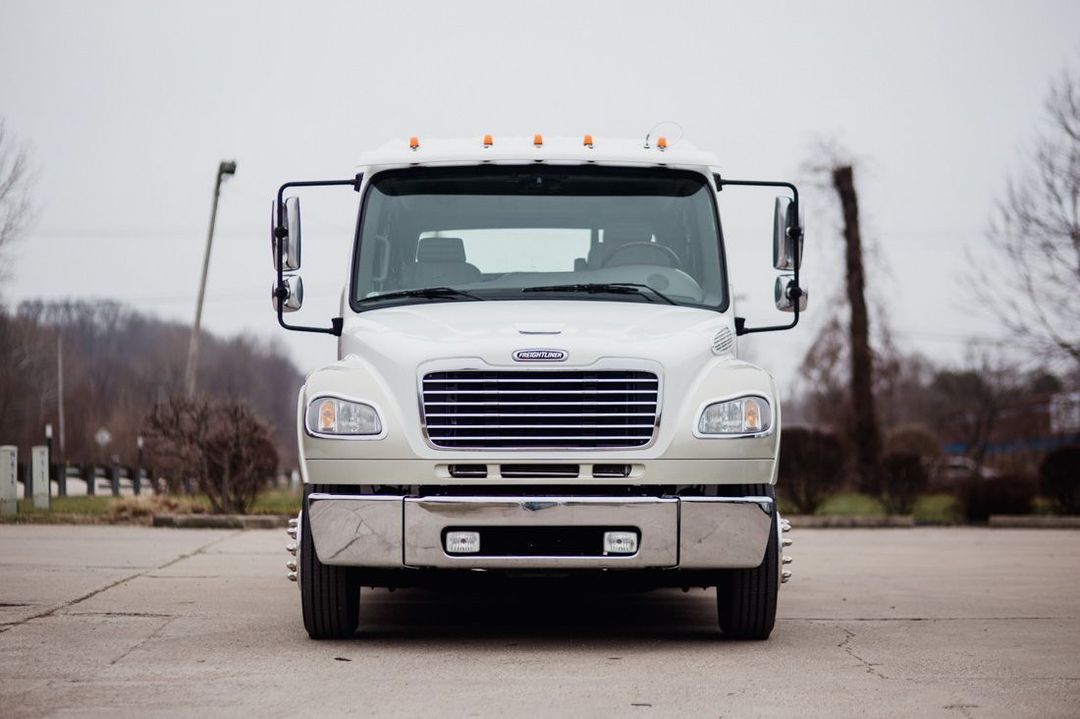 2007 FREIGHTLINER SPORT TRUCK MERCEDES 330HP for Sale in BLOOMINGTON