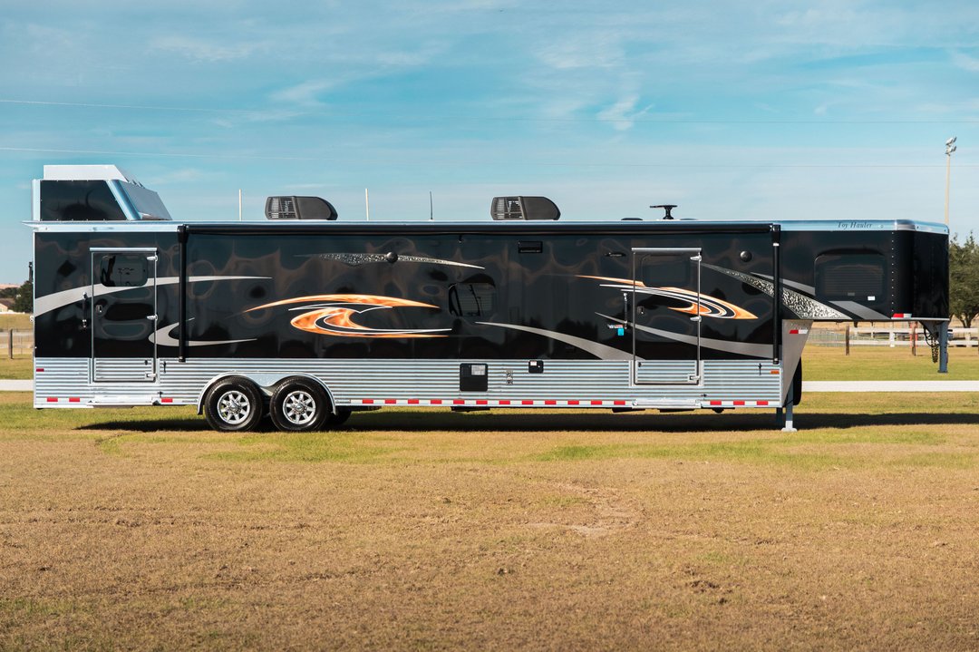 Sundowner Luxury Toy Hauler Queen's Quarters for Sale in OCALA, FL
