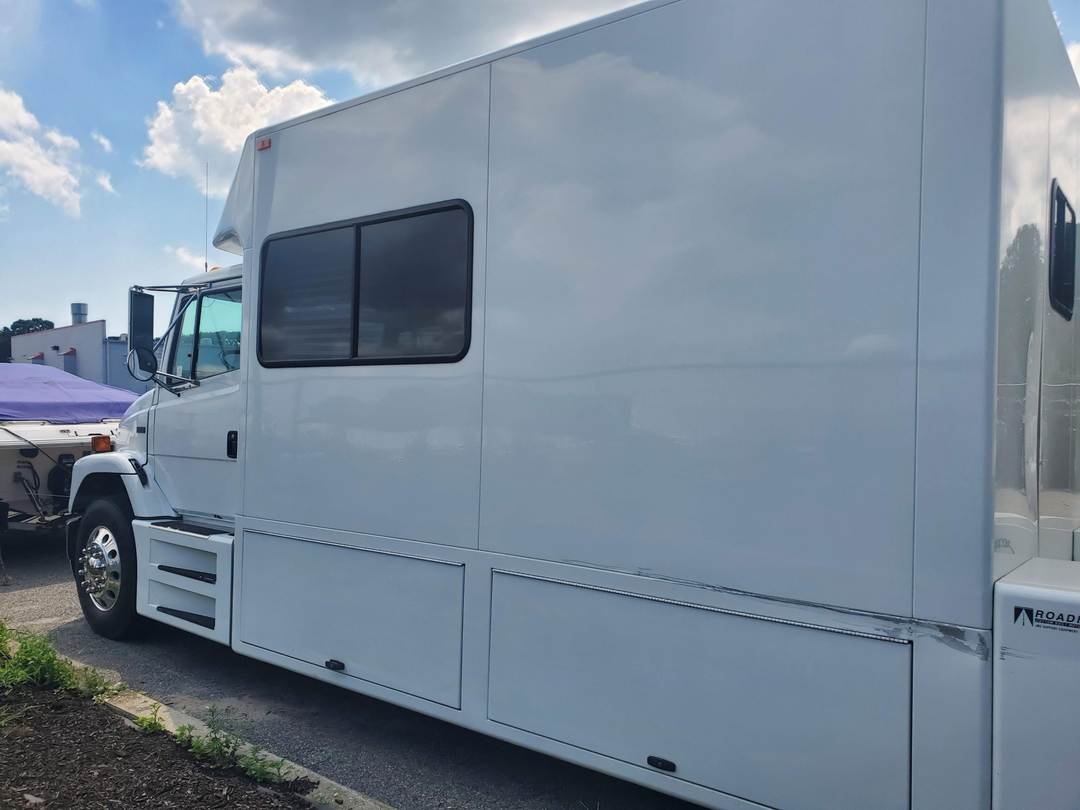 1999 Freightliner FL70 Toterhome w/ 40ft Stacker TrailerCat for Sale