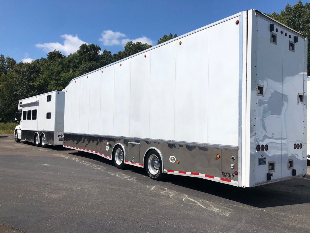 2003 S&S TOTERHOME & 38' LIFTGATE RACE TRAILER for Sale in Paducah, KY