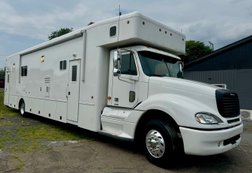 2005 Freightliner ShowHauler Toterhome 45/10 Garage Unit 