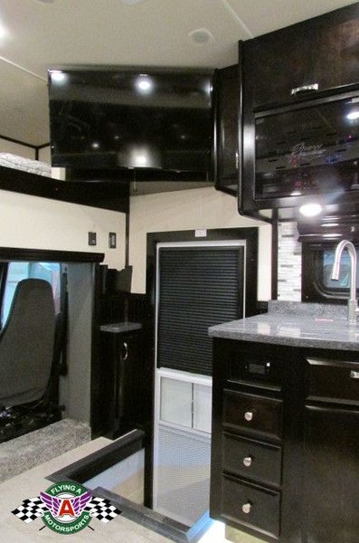 2020 Showhauler 30' Motorhome