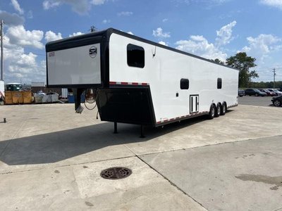 United USH 44' Gooseneck Race Trailer w/ LQ  for sale $77,995 