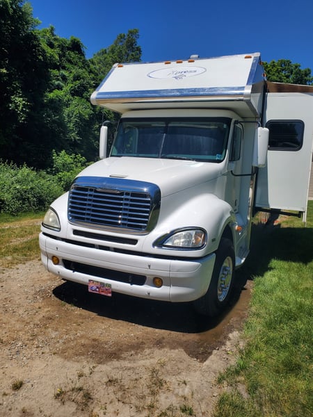 Freightliner Toterhome and Stacker  for Sale $239,000 