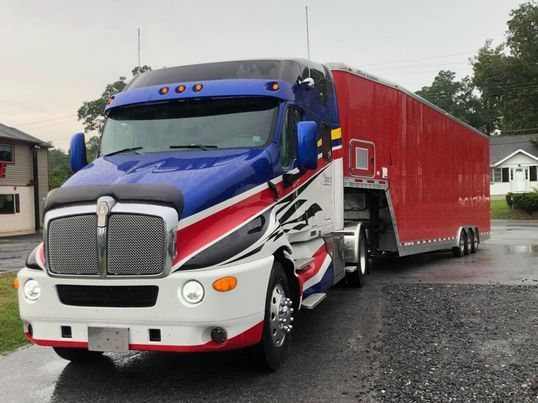 2000 Kenworth T2000 and 2002 Featherlite Aluminum Stacker Tr for Sale $95,000