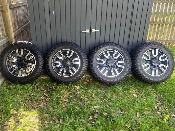 (4) GMC Sierra 2500 AT4 HD Wheels and Tires  for Sale $4,000 