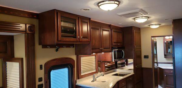 2009 Renegade 45' 3-Slide Motorhome/Toterhome