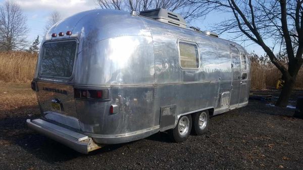 1977 27' AIRSTREAM LAND YATCH