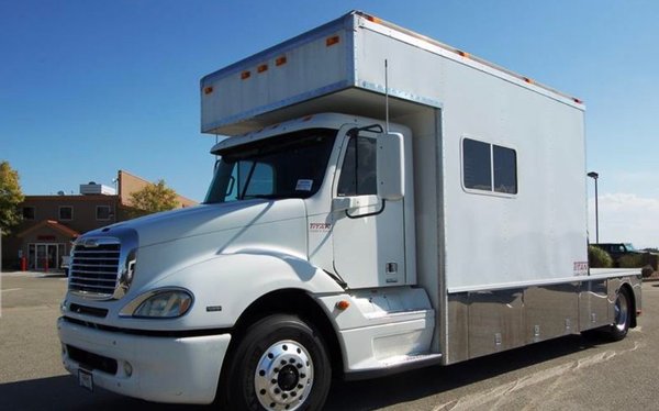 2008 Freightliner 14’ Titan Toterhome for Sale $89,990