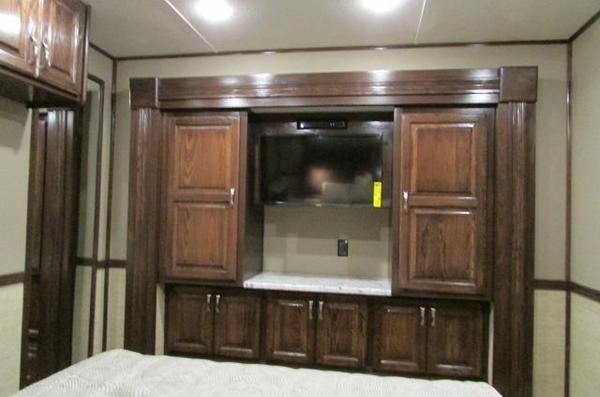 2020 Showhauler 5 Slides Bunk Beds 35QFSSL-B Class A RV for Sale $0