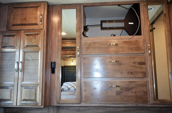 2019 Jayco Seneca 37TS Freightliner Super C Motorhome