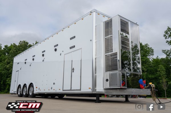 2027 Wildside 40’ Liftgate Trailer w/Hydraulic Tilt 