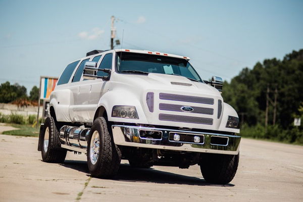 2006 FORD F650 XUV 6 DOOR EXCURSION for Sale in BLOOMINGTON, IN