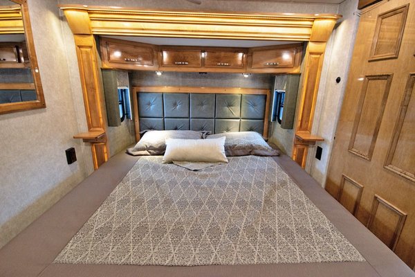 2020 RENEGADE RV Verona LE 38LDG Class C Motorhome