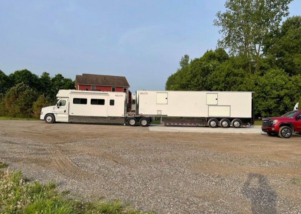 2016 Renegade 19ft Toterhome / 42Ft Liftgate   for Sale $485,000 