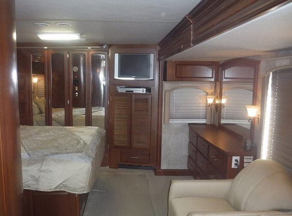 2007 Fleetwood Excursion 25k miles, great condition  for Sale $85,000 