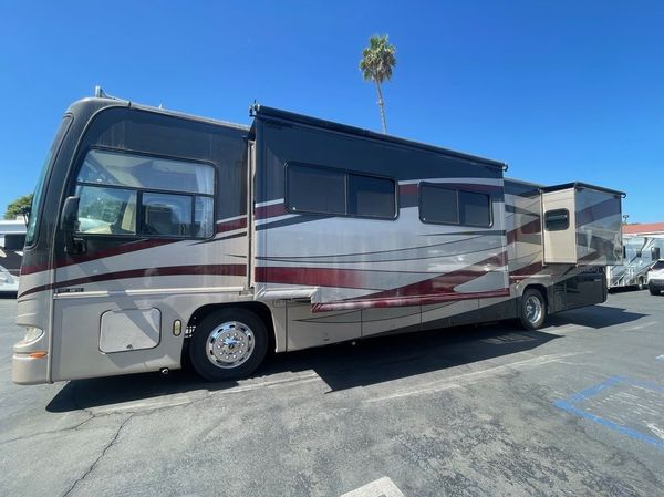 2005 DAMON MOTOR COACH TUSCANY 3974 