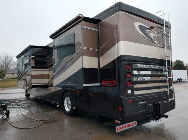 2010 Renegade Explorer 39' Motorhome/Toterhome 20,000 Miles