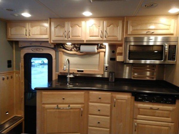 2010 Renegade Explorer 39' Motorhome/Toterhome 20,000 Miles