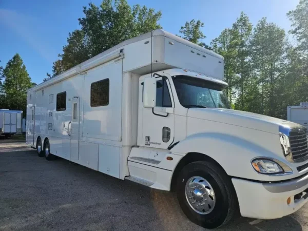2005 Showhauler Garage Class C  for Sale $135,000 
