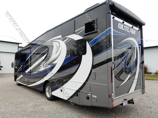 2019 Thor Motor Coach Outlaw