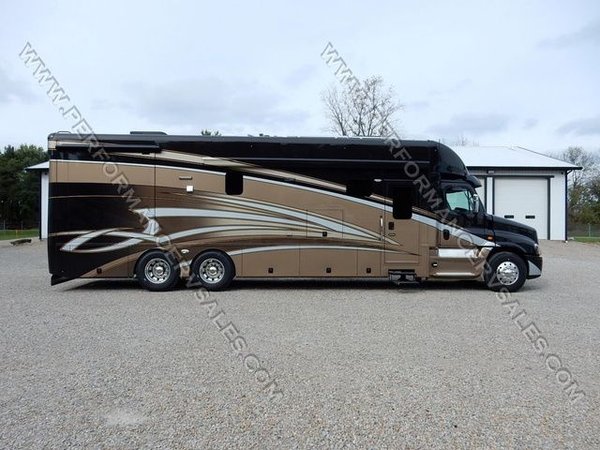 2019 ShowHauler 1816