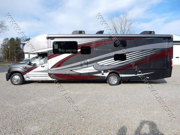 2019 Thor Motor Coach Magnitude