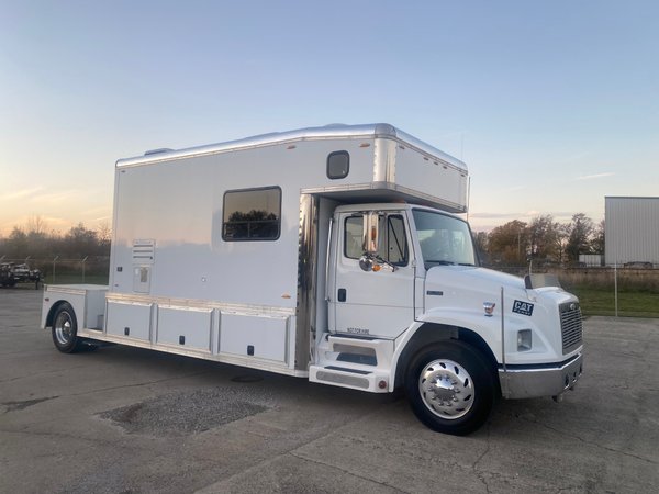 2001 FREIGHTLINER FL70 UNITED EXPRESSLINE 14' TOTER for Sale $100,000