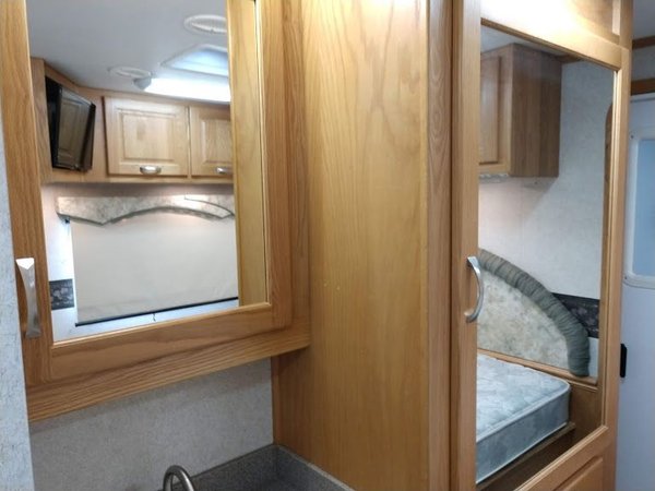 2006 Haulmark Motorgarage Mercedes 450HP 43' 1-Slides with B
