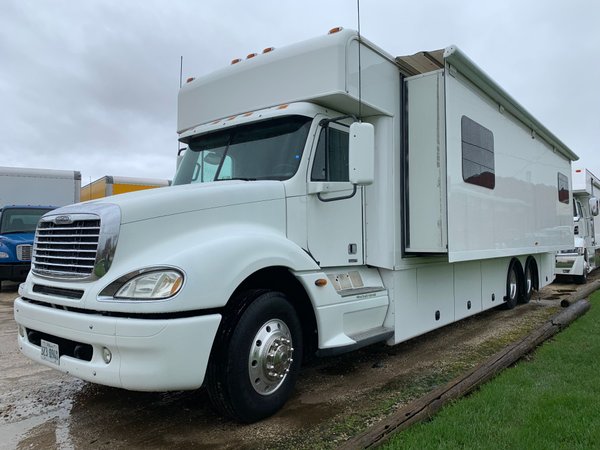 Used 2006 Chariot 40' Motorhome