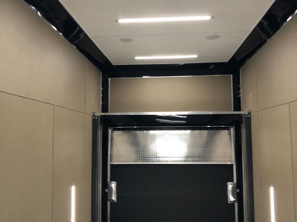 2022 30' Aluminum White Stacker