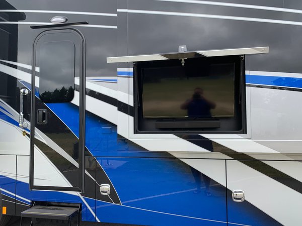 2020 Renegade XL 45’ Super C Motorcoach