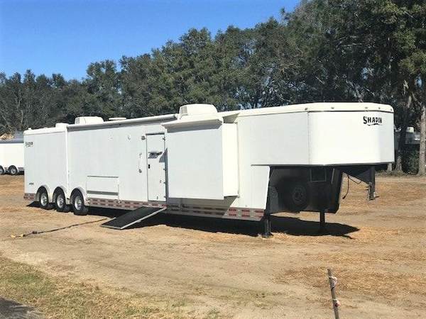 2010 STW Shadow Enclosed Trailer with LQ (Storefront)