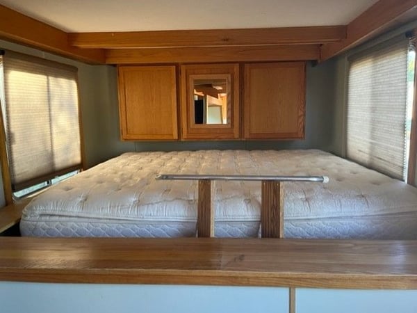 53 foot Featherlite-living quarters and garage  for Sale $25,000 