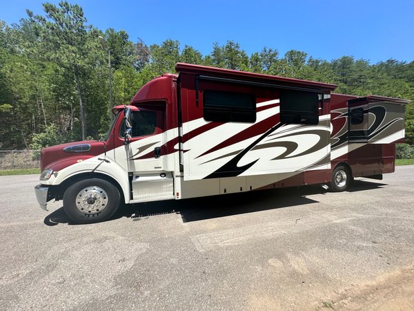 2012 Renegade Explorer Toterhome  for Sale $240,000 